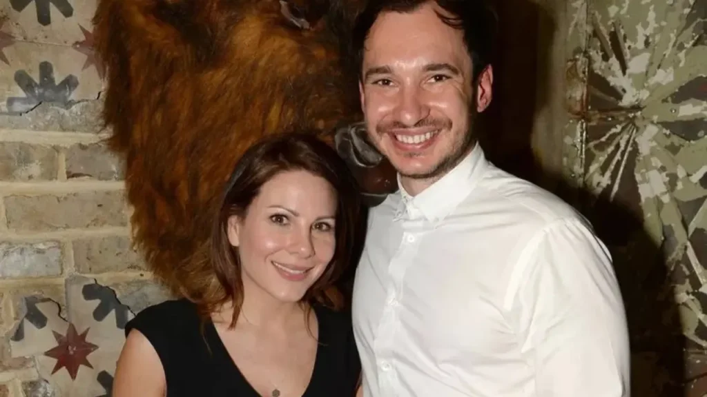 lucrezia millarini husband simon kurs