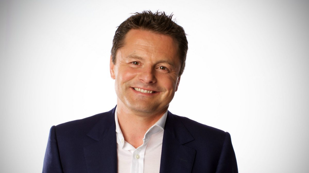chris hollins net worth
